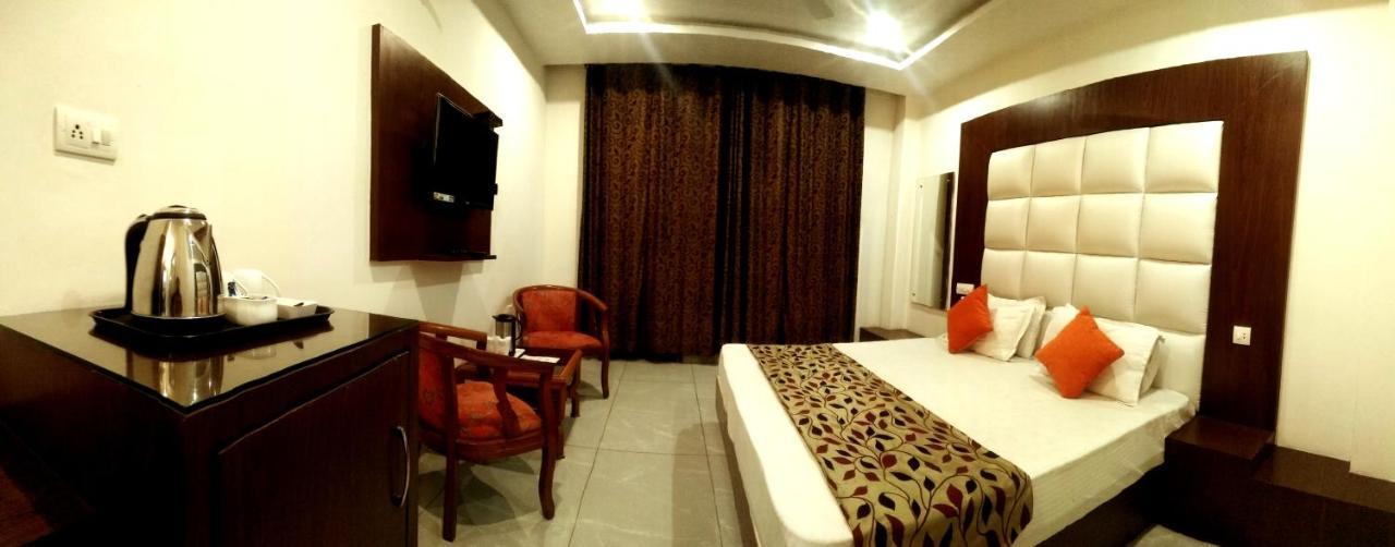 Hotel Vatika - The Riverside Resort 达兰萨拉 外观 照片
